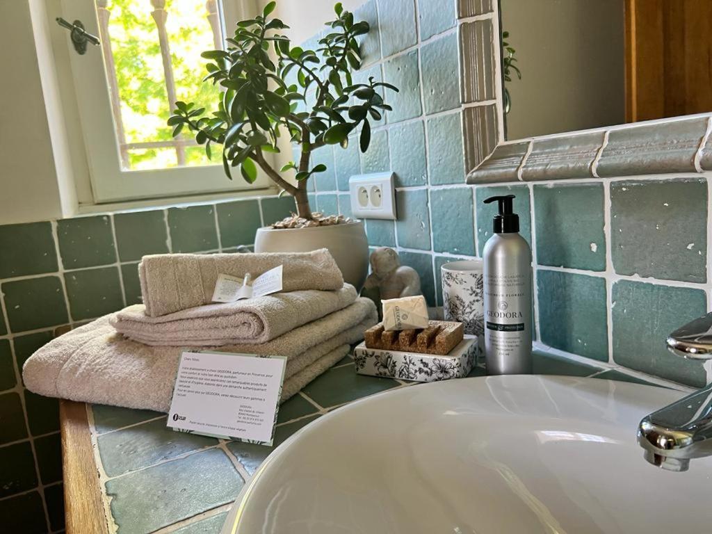 הוילה מוטורו Domaine Geodora, Parfumeur En Provence מראה חיצוני תמונה