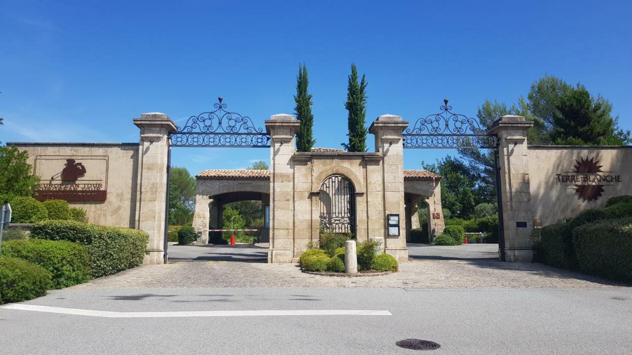 הוילה מוטורו Domaine Geodora, Parfumeur En Provence מראה חיצוני תמונה